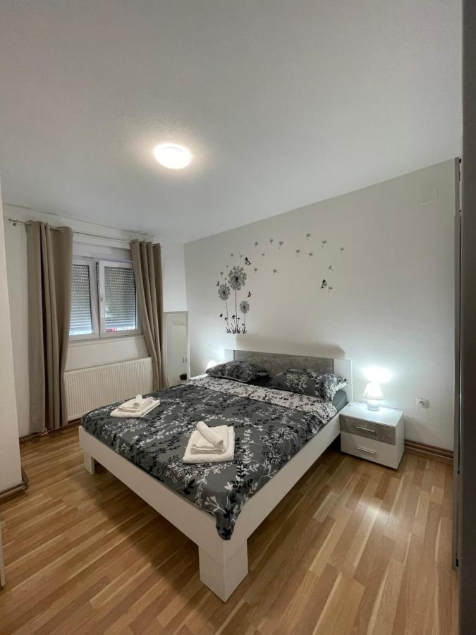 Apartment Holiday Zara Esterno foto