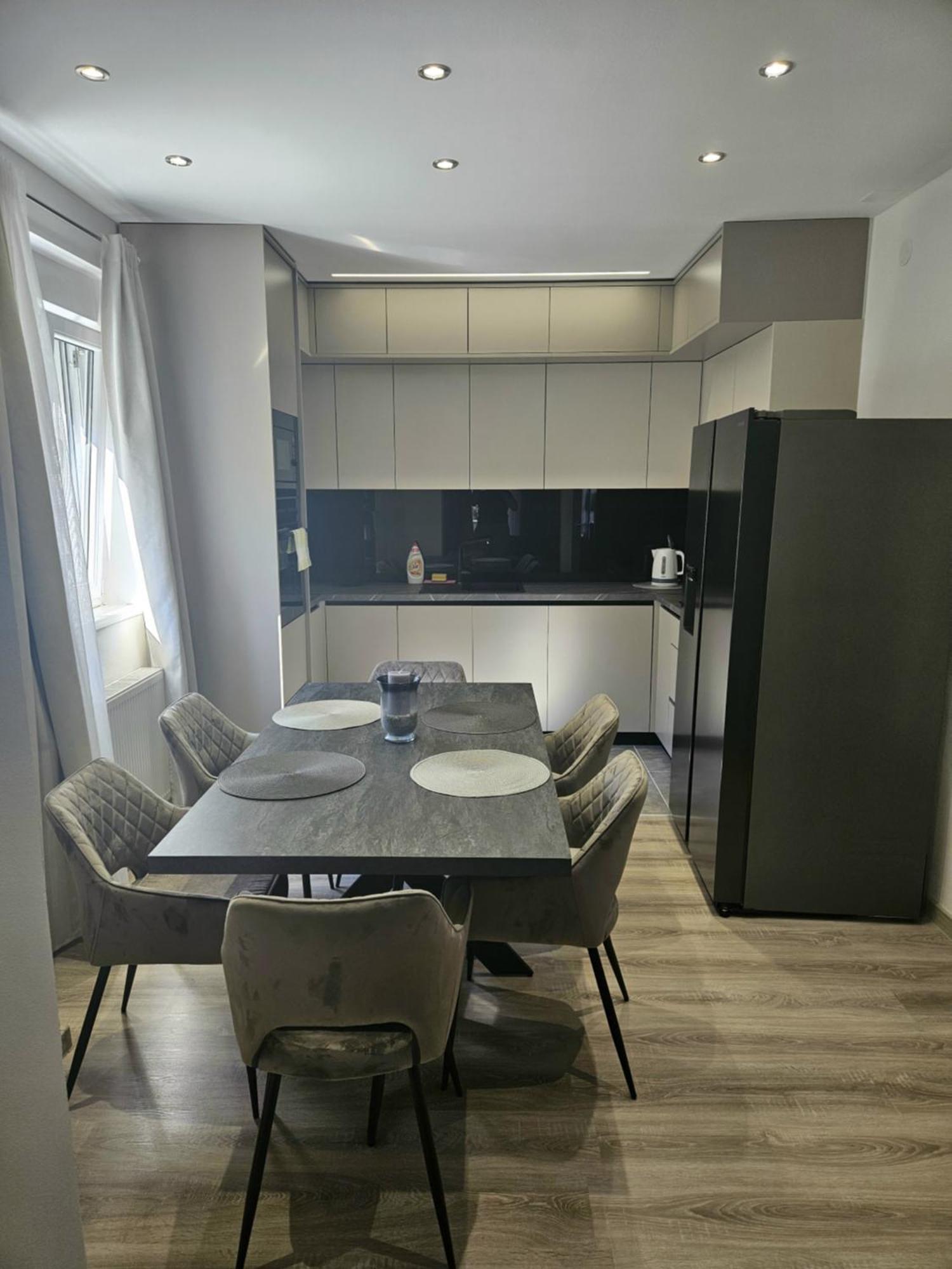 Apartment Holiday Zara Esterno foto